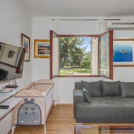 Beachfront Apartment Drazen, With Garden And Parking Split Dış mekan fotoğraf