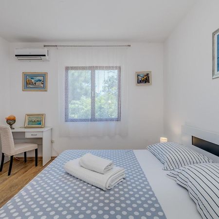 Beachfront Apartment Drazen, With Garden And Parking Split Dış mekan fotoğraf