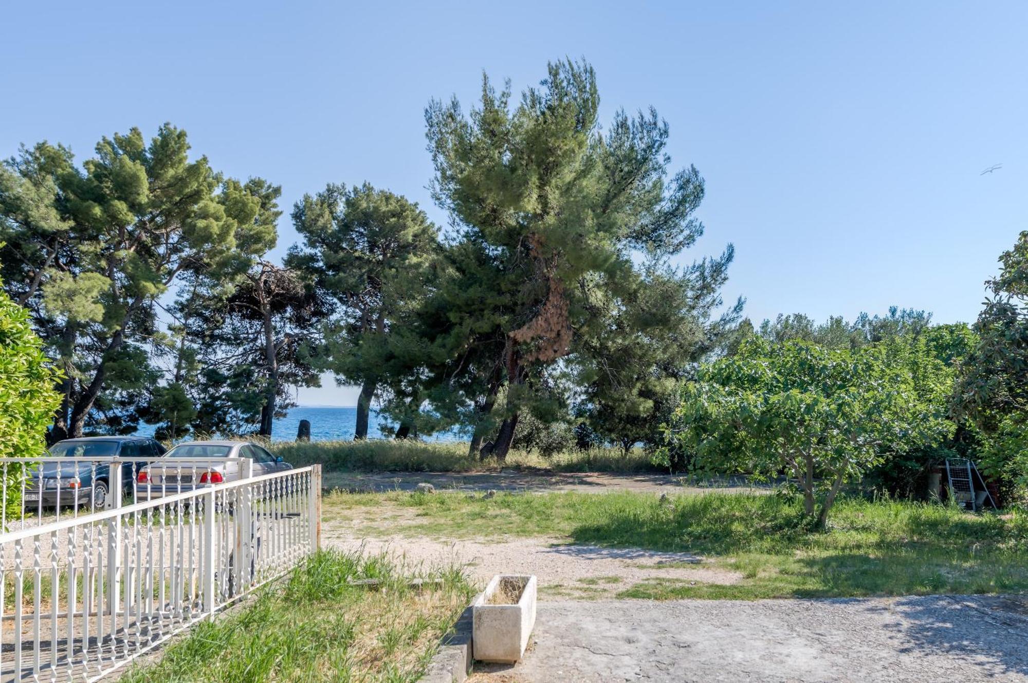 Beachfront Apartment Drazen, With Garden And Parking Split Dış mekan fotoğraf