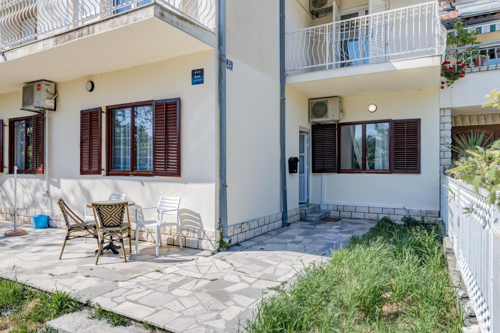 Beachfront Apartment Drazen, With Garden And Parking Split Dış mekan fotoğraf