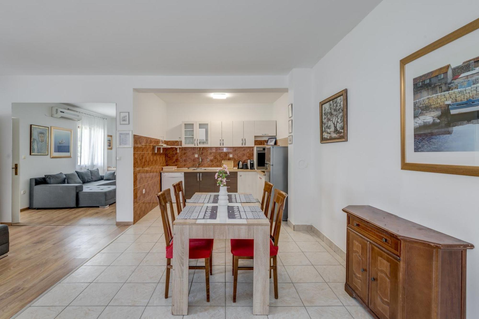 Beachfront Apartment Drazen, With Garden And Parking Split Dış mekan fotoğraf